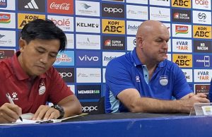 Pelatih Persib, Bojan Hodak dan pelatih fisik Yaya Sunarya. (Fifi Nofita)