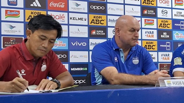 Pelatih Persib, Bojan Hodak dan pelatih fisik Yaya Sunarya. (Fifi Nofita)