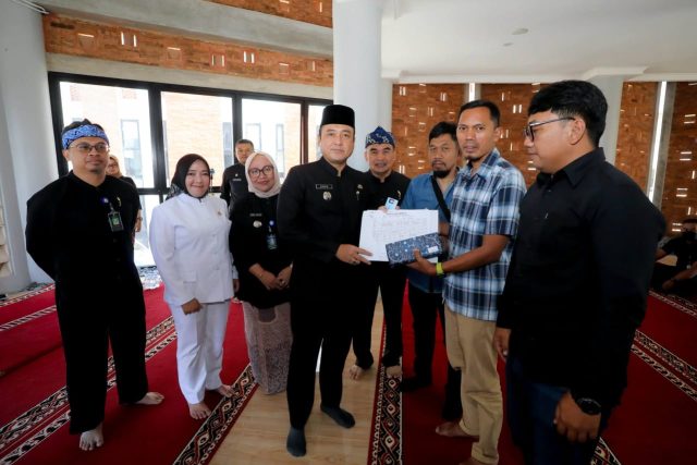 8 Tahun Tertunda, Warga Rumah Deret Tamansari Akhirnya Miliki Dokumen Kependudukan Lengkap