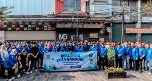 ASN Hingga Komunitas Bersatu dalam Gerakan Beberesih Bandung
