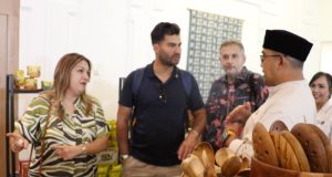 Delegasi Asia Afrika Kunjungi Galeri Patrakomala