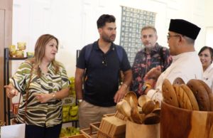 Delegasi Asia Afrika Kunjungi Galeri Patrakomala