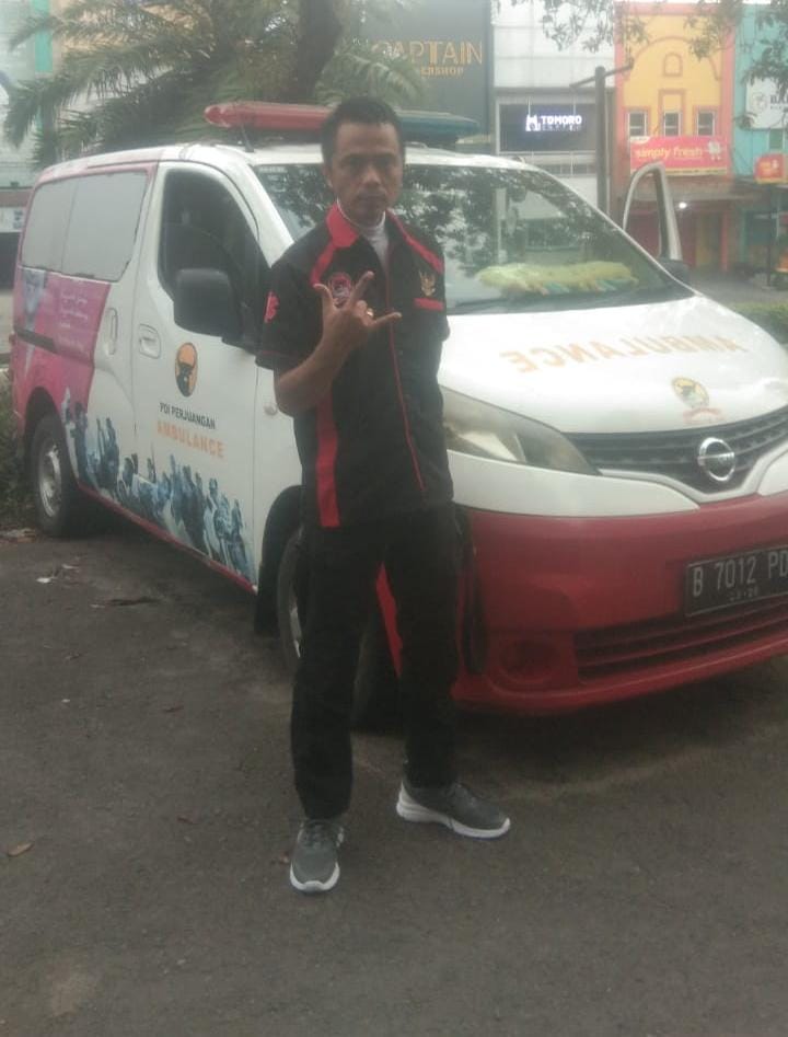 Irsan Maradona Profil driver ambulance PDI Perjuangan Depok