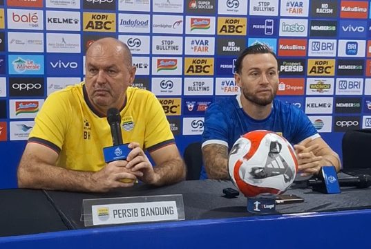 Pelatih Persib, Bojan Hodak dan Marc Klok. (Fifi Nofita)