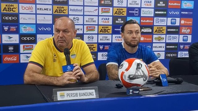 Pelatih Persib, Bojan Hodak dan Marc Klok. (Fifi Nofita)