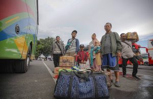 Disdukcapil Kota Bandung Gelar Imbauan Simpatik di Pintu Kedatangan
