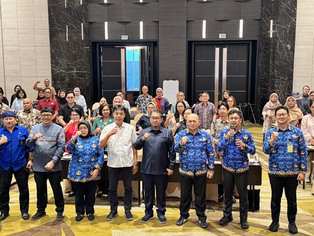 Wakil Ketua Komisi II DPRD Kota Bandung H. Rizal Khairul, S.IP., M.Si., menjadi narasumber Tata Cara Pembuatan dan Pengesahan Peraturan Perusahaan (PP) bagi perusahaan di wilayah Kota Bandung, di Hotel Grandia, Bandung, Selasa, 21 April 2026. Humpro DPRD Kota Bandung. Wakil Ketua Komisi II DPRD Kota Bandung H. Rizal Khairul, S.IP., M.Si., menjadi narasumber Tata Cara Pembuatan dan Pengesahan Peraturan Perusahaan (PP) bagi perusahaan di wilayah Kota Bandung, di Hotel Grandia, Bandung, Selasa, 21 April 2026. Humpro DPRD Kota Bandung.