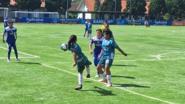 Akademi Persib Putri U-15 menghadapi Sijalak Putri di Hydroplus Soccer League 2025/2026. (Fifi Nofita)