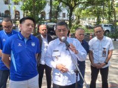 Persib Tinggal Butuh Satu Poin, Konvoi Juara di Bandung Disiapkan Wakil Gubernur Jawa Barat, Erwan Setiawan dan perwakilan manajemen Persib. (Fifi Nofita)