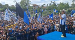Umuh Muchtar Gelar Syukuran Persib Juara di Sumedang, Ribuan Bobotoh Hadir Manajer Persib Bandung, Umuh Muchtar, gelar syukuran Persib Juara. (Fifi Nofita)