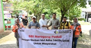 Solusi Bangun Indonesia Salurkan 27 Hewan Kurban Bagi Masyarakat Desa di Sekitar Wilayah Perusahaan