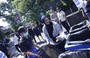 Persib Bandung terus menunjukkan komitmennya menghadirkan dampak positif di luar lapangan melalui kampanye Positive Movement. (Media officer Persib)