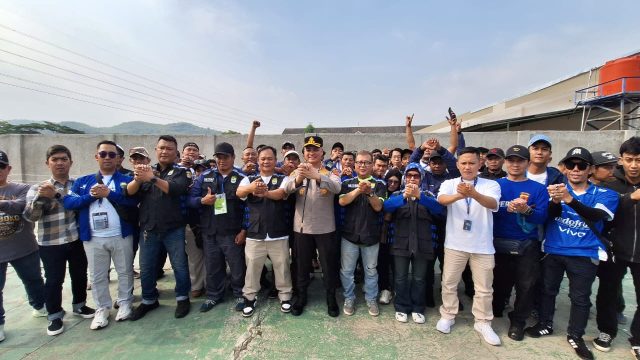 Kapolresta Bandung Libatkan Satgas Bobotoh Amankan Laga Persib vs Dewa United. (Fifi Nofita) Kapolresta Bandung Libatkan Satgas Bobotoh Amankan Laga Persib vs Dewa United. (Fifi Nofita)
